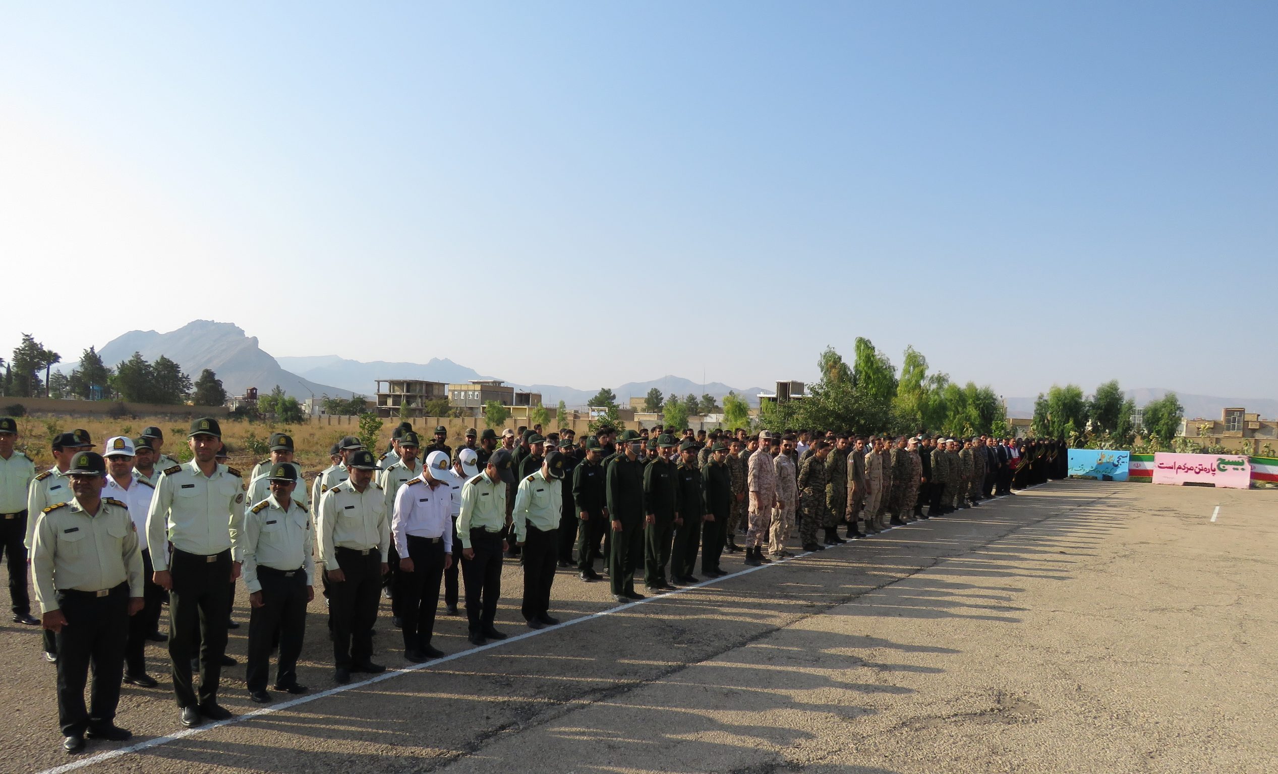 برگزاری صبحگاه مشترک نیروهای نظامی شهرستان خرامه به مناسبت هفته دفاع مقدس